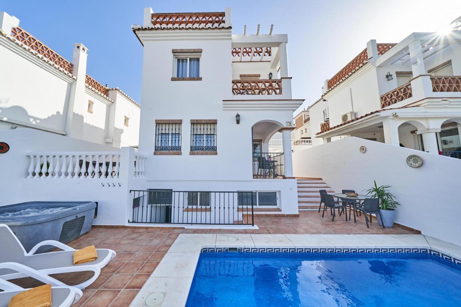 Villa Pura - Private Jacuzzi & Heated Pool Nerja Bagian luar foto
