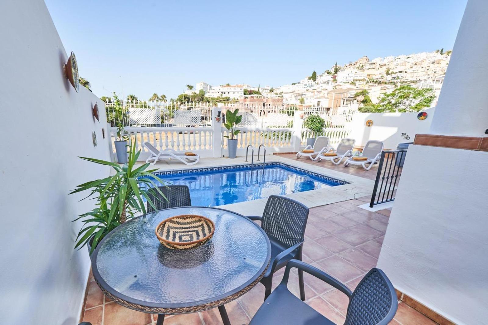 Villa Pura - Private Jacuzzi & Heated Pool Nerja Bagian luar foto