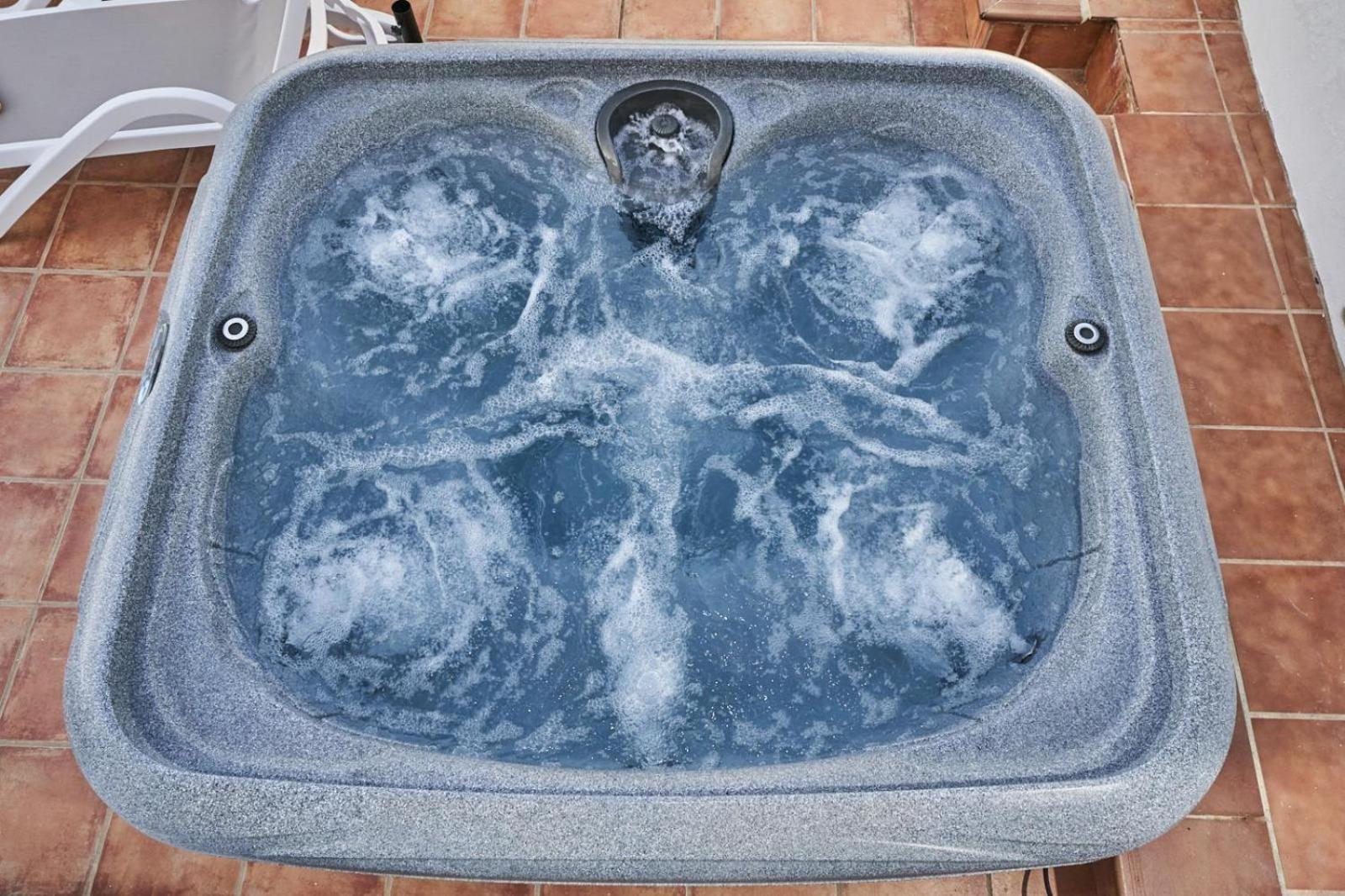 Villa Pura - Private Jacuzzi & Heated Pool Nerja Bagian luar foto