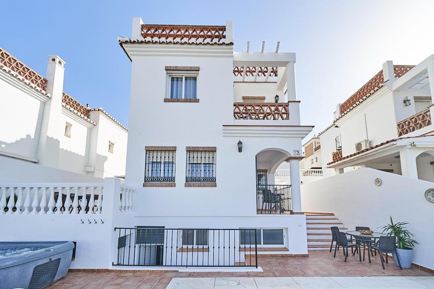 Villa Pura - Private Jacuzzi & Heated Pool Nerja Bagian luar foto