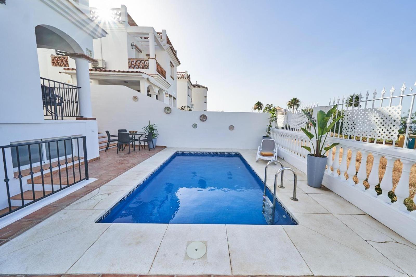 Villa Pura - Private Jacuzzi & Heated Pool Nerja Bagian luar foto